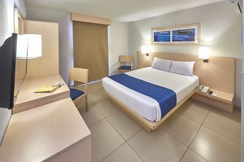 Hotel City Express Manzanillo