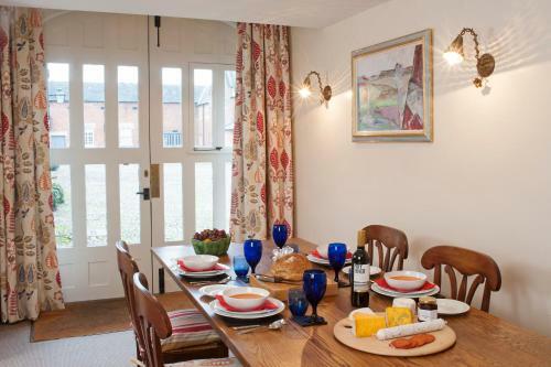 Courtyard Cottages - Combermere Abbey Estate