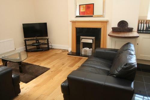 Apartment Opposite Windsor Castle!!