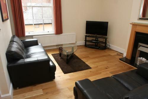 Apartment Opposite Windsor Castle!!