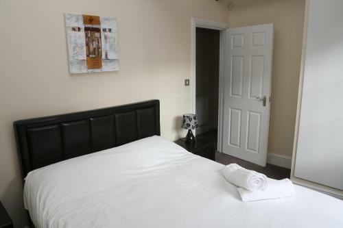 Apartment Opposite Windsor Castle!!