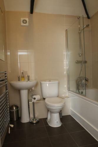 Apartment Opposite Windsor Castle!!