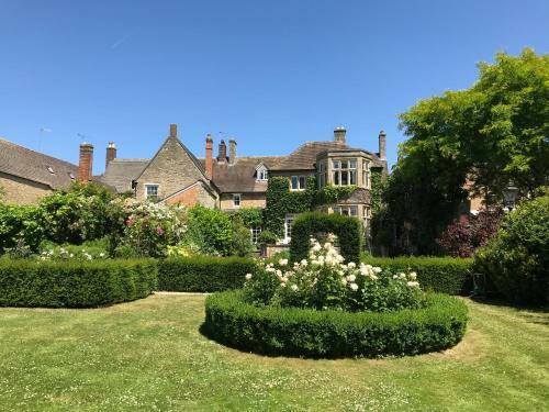 Bed & Breakfast B And B At Witney House