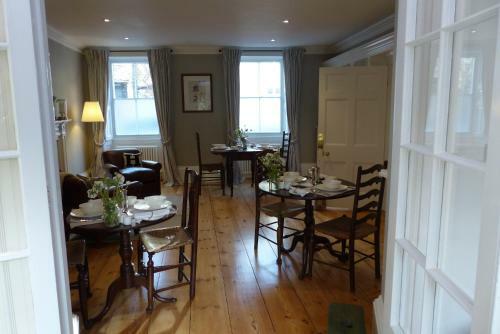 Bed & Breakfast B And B At Witney House