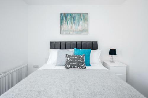 Elthorne Luxury Apartments - Uxbridge