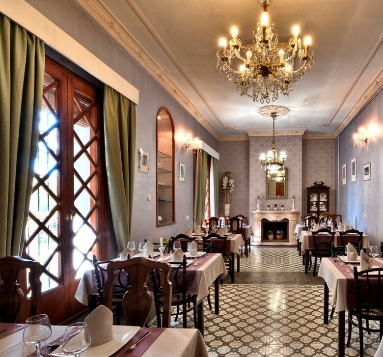 Hotel Casa Ceremines
