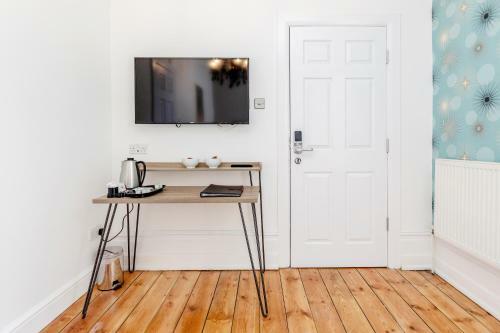 Hostal Westland House