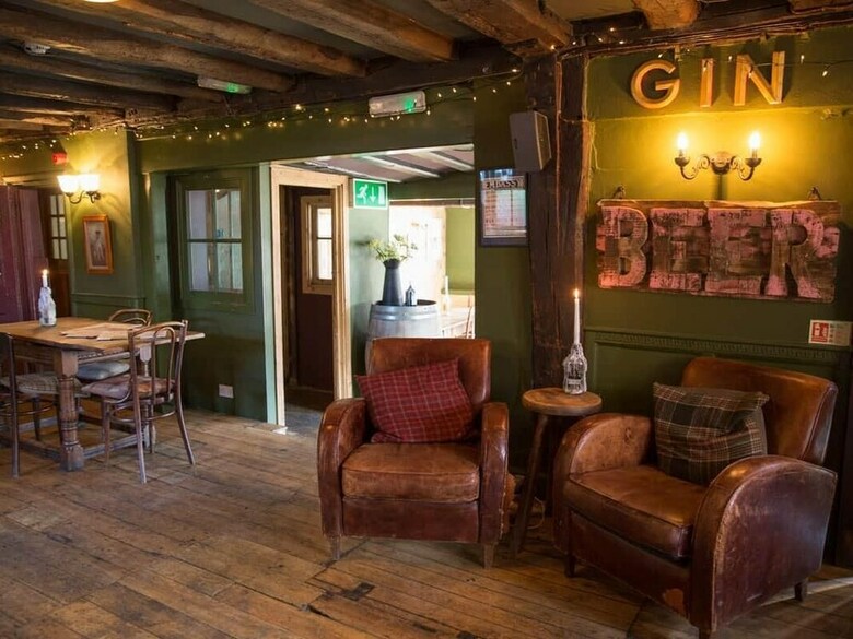 Posada The Woolpack Hotel
