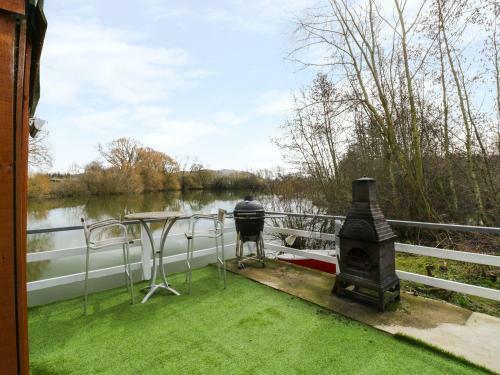 The Lakeside Yurt, Tewkesbury