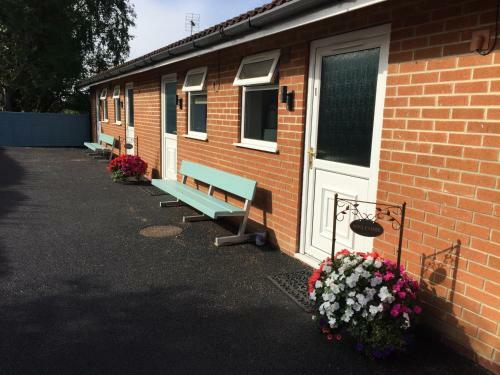 Hostal Linden Tree Holiday Apartments