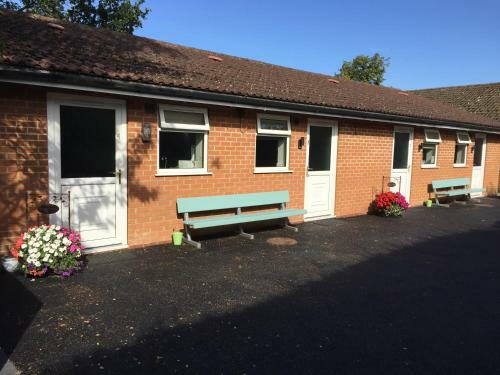 Hostal Linden Tree Holiday Apartments