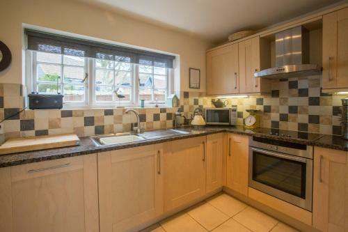 2 Ogilvie Lodge