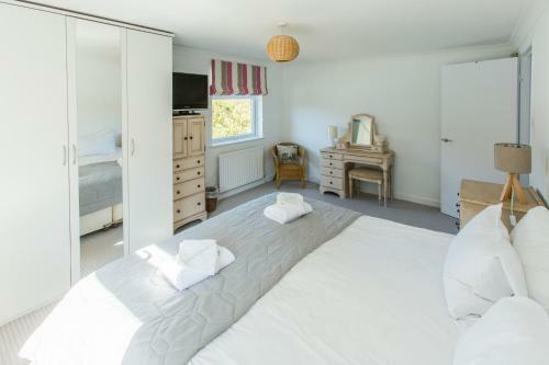4 Sanctuary Cottage