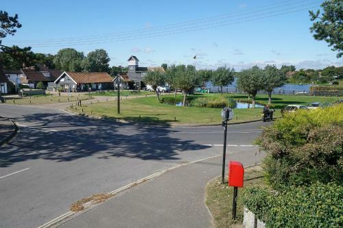 1 South Cottages With Guest Wing