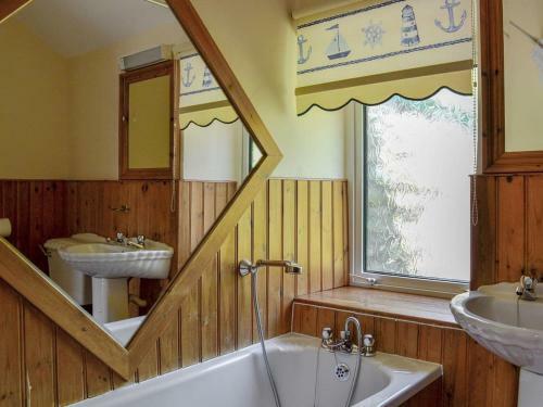 Brackendale Cottage