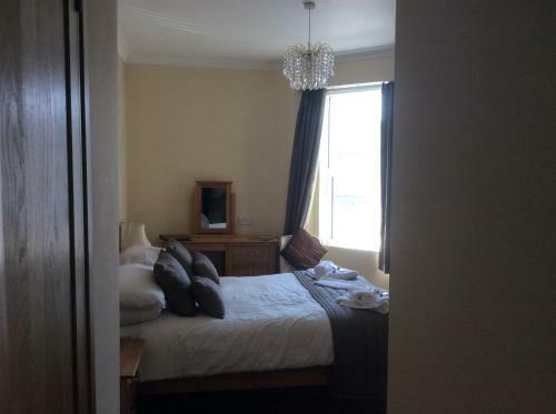 Hostal Coombe Court Hotel