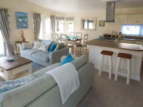 Cwtch Lodge 42