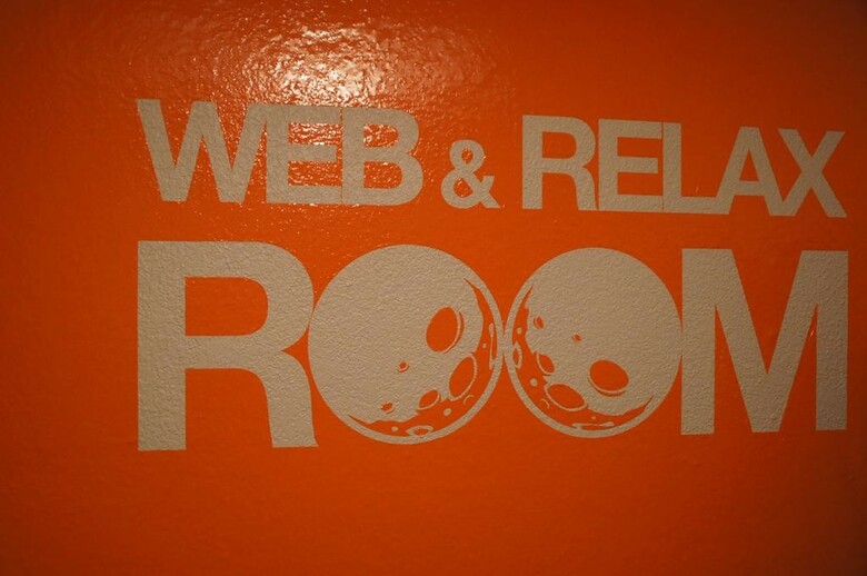 Moon Hostel Bio
