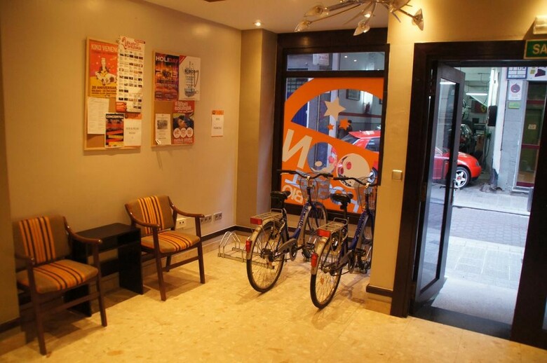 Moon Hostel Bio