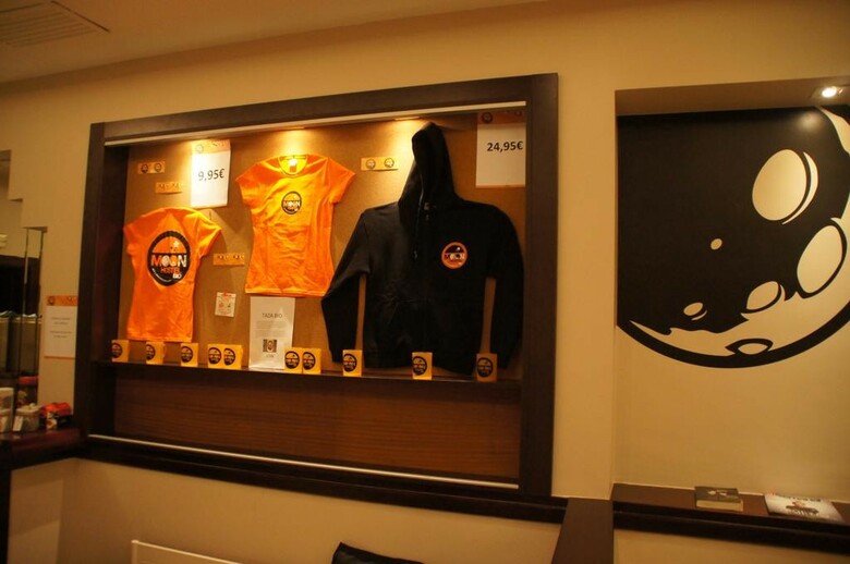 Moon Hostel Bio
