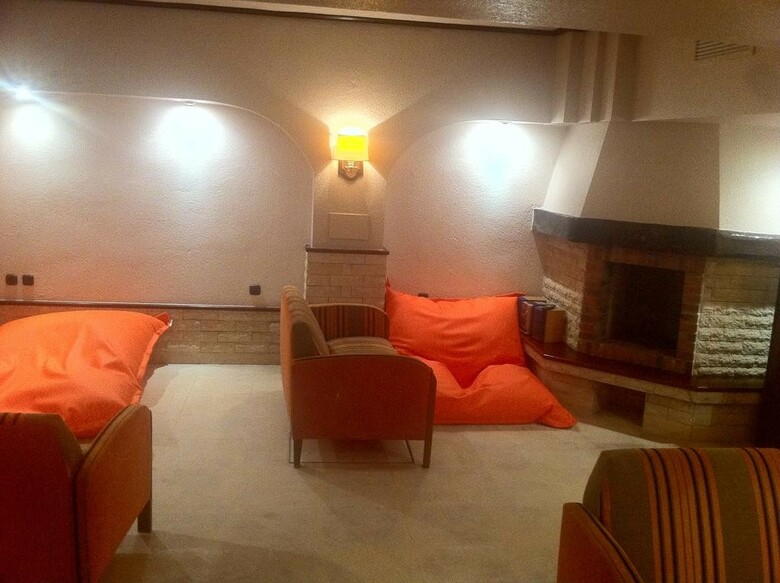 Moon Hostel Bio