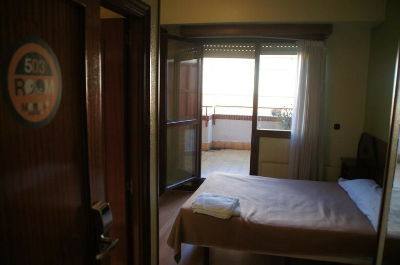 Moon Hostel Bio