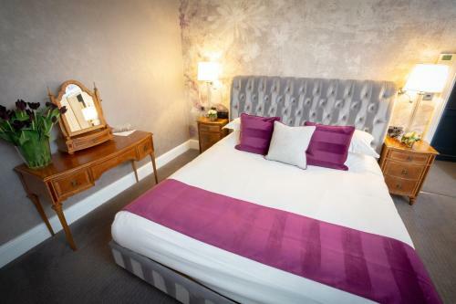 Hotel 32 By The Hollies