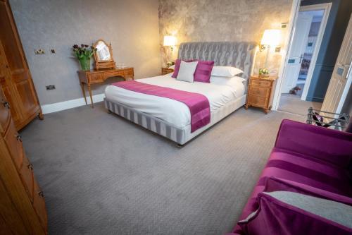Hotel 32 By The Hollies