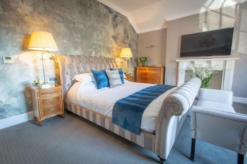 Hotel 32 By The Hollies