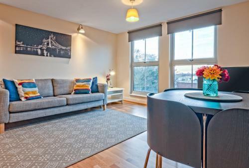 Amazing Slough Centre Apartment