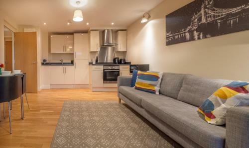 Amazing Slough Centre Apartment
