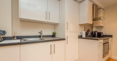 Amazing Slough Centre Apartment