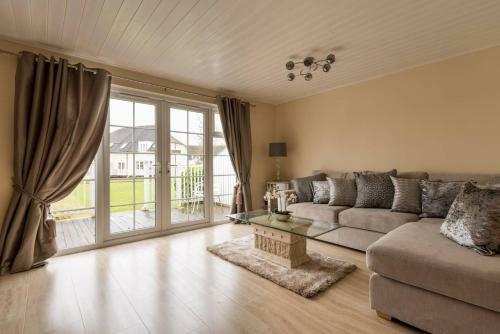 Villa Luxury 3 Bed Home By The Lake