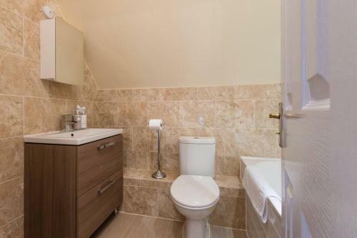 Villa Luxury 3 Bed Home By The Lake