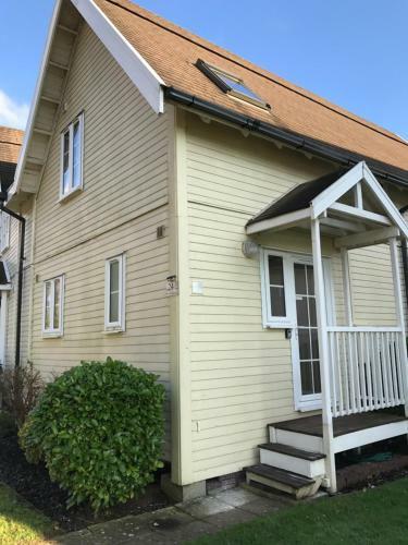 Villa Luxury 3 Bed Home By The Lake