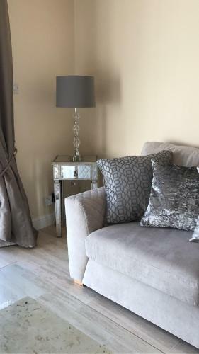 Villa Luxury 3 Bed Home By The Lake