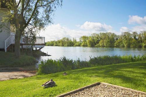Caterina Lake Lodge