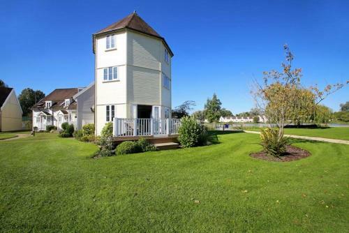 Kingfisher Lake House
