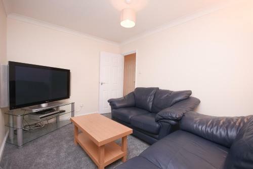 Town Or Country - Jessie Terrace House B