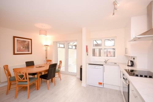 Town Or Country - Jessie Terrace House B