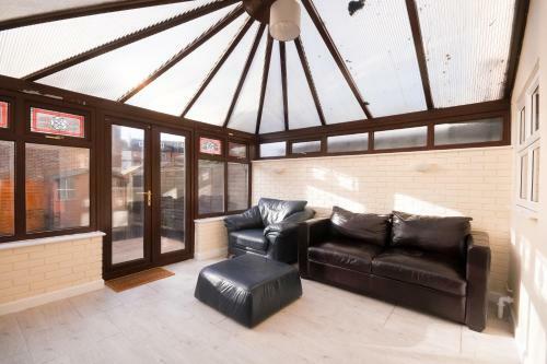 Town Or Country - Jessie Terrace House B