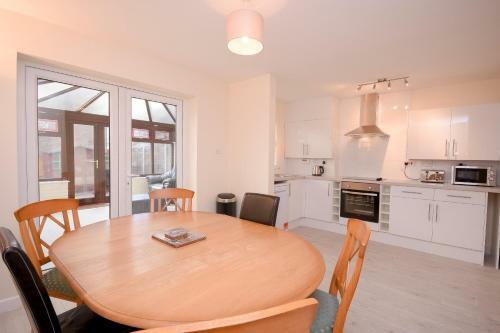 Town Or Country - Jessie Terrace House B