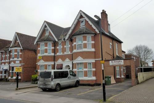 Hostal Long Stay Group - St Josephs Rooms