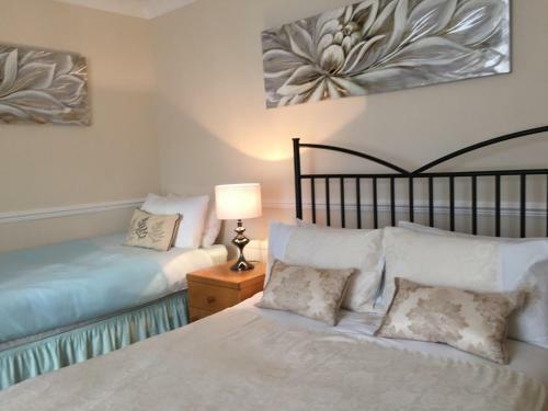 Hostal Caris Guest House