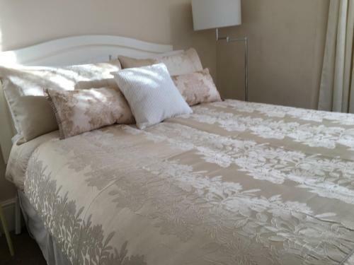 Hostal Caris Guest House