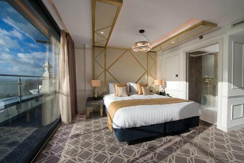 Seven Hotel