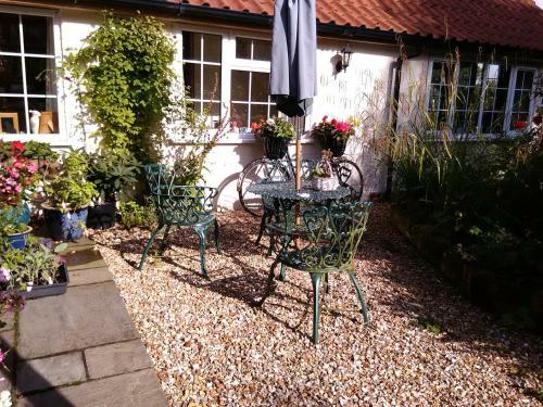 Bed & Breakfast White Cottage B And B
