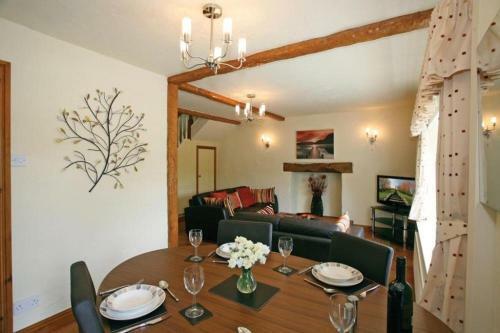 Yew Tree Cottage (ings)