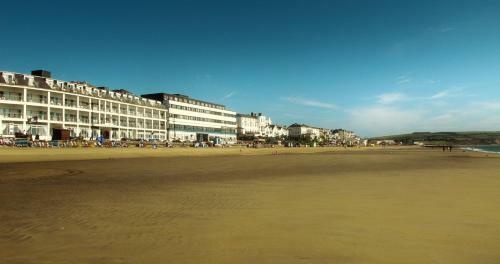 Bay Budget At Sandringham Hotel