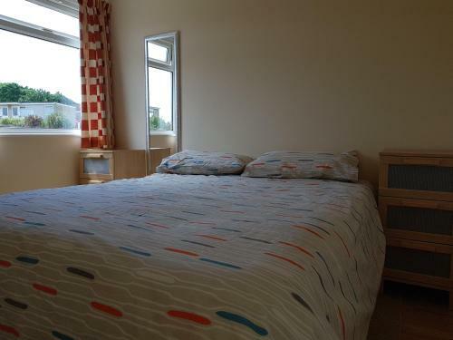 16 Sandown Bay Holiday Centre